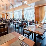 Plaza Premium Hotel 4*