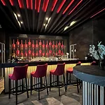 Plaza Premium Hotel 4*