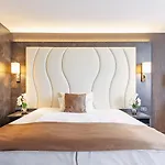 Hotel Plaza Premium 4*