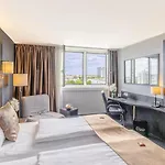 Plaza Premium Hotel 4*