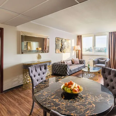 Hotel Western Plaza 4*