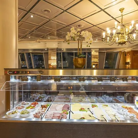 ホテル Plaza Premium 4*