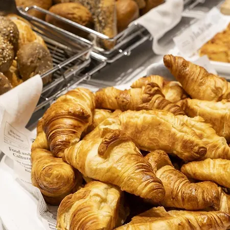 Hotel Plaza Premium 4*