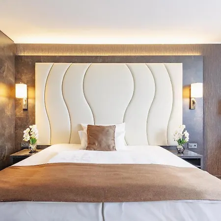 ホテル Plaza Premium 4*