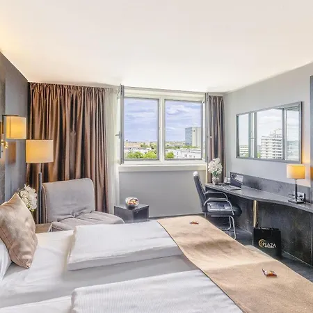 Plaza Premium Hotel 4*