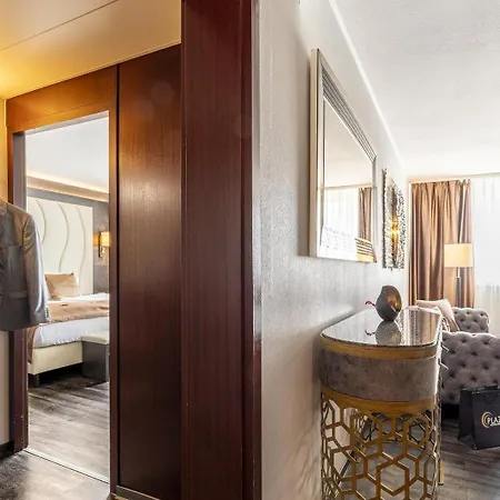 Plaza Premium Darmstadt 4*