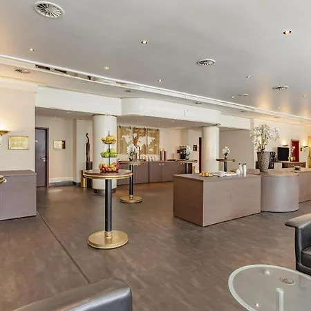 Plaza Premium ホテル 4*