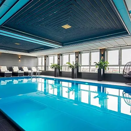 Plaza Premium Hotel 4*