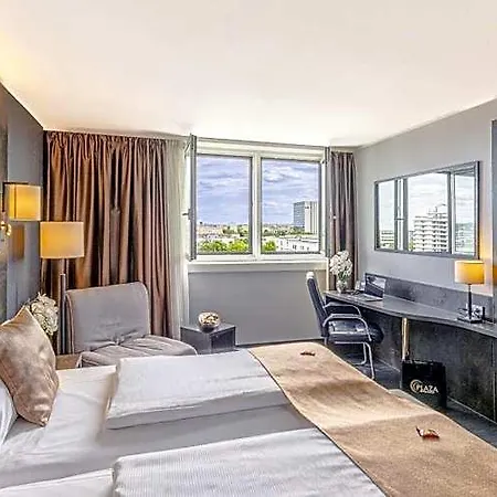 Plaza Premium Hotel 4*
