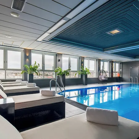 Plaza Premium ホテル 4*