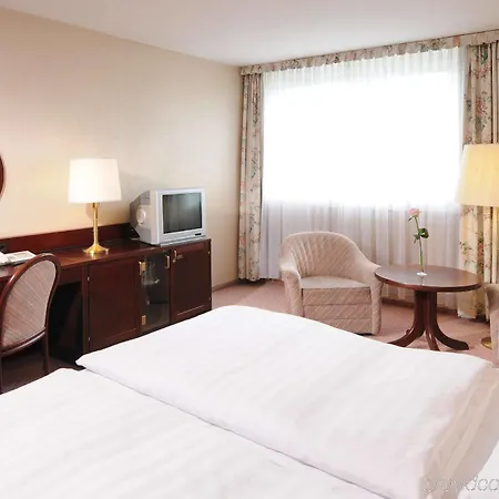Western Plaza Hotel 4*
