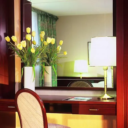 Hotel Western Plaza 4*