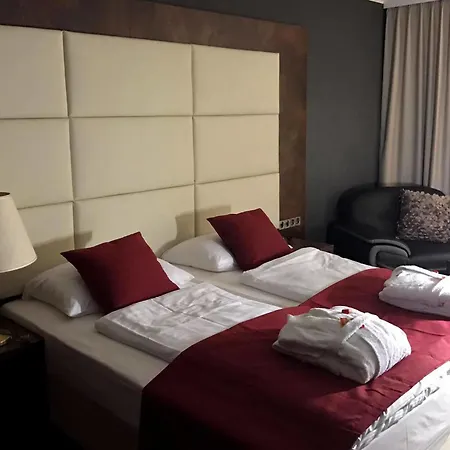 Western Plaza Hotel 4*