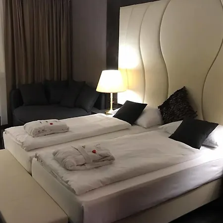 Western Plaza Hotel