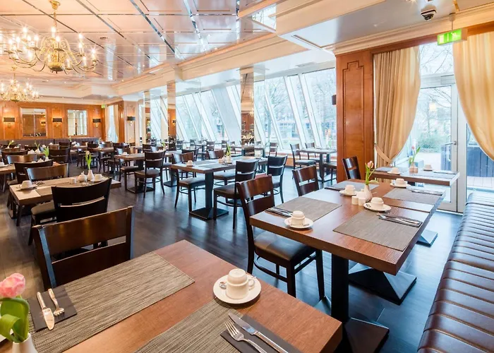 Plaza Premium ホテル 4*