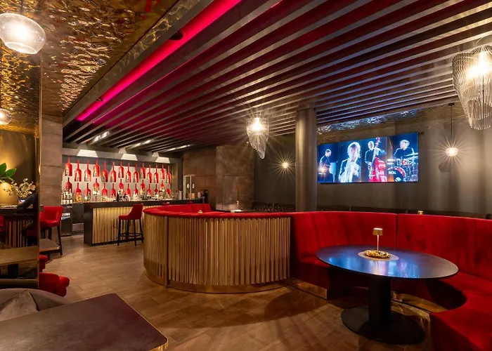 ホテル Plaza Premium 4*