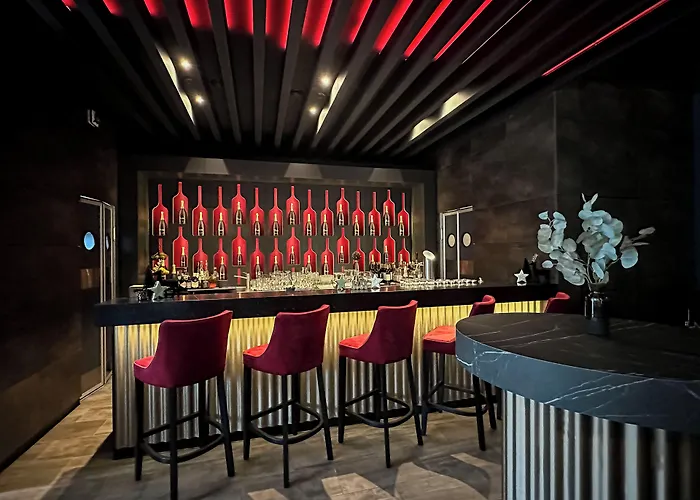 Plaza Premium Hotel 4*