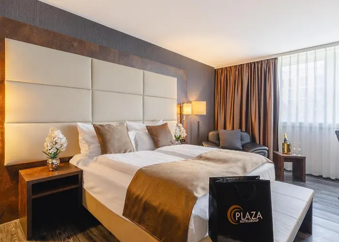 Plaza Premium Hotel 4*