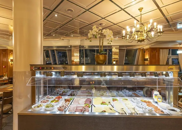 Hotel Plaza Premium 4*