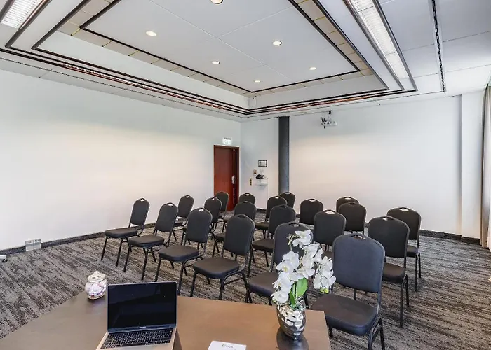 Plaza Premium Hotel 4*