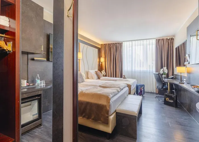 Plaza Premium Hotel 4*