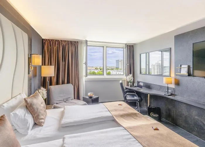 Plaza Premium Hotel 4*