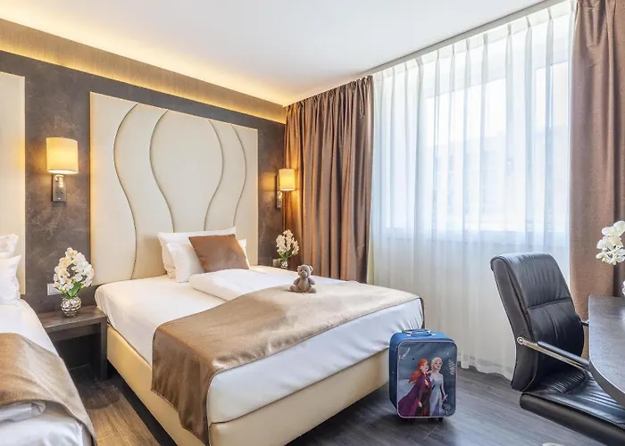 Plaza Premium ホテル 4*