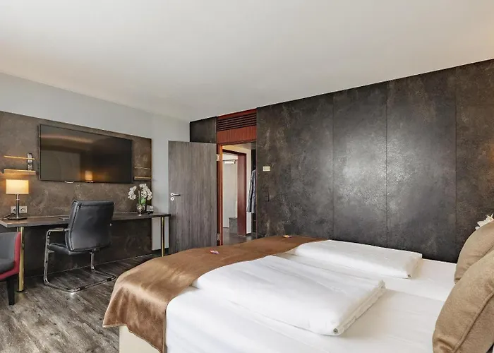 Plaza Premium ホテル 4*