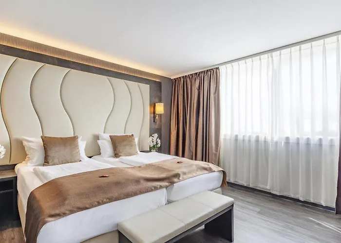 ホテル Plaza Premium 4*