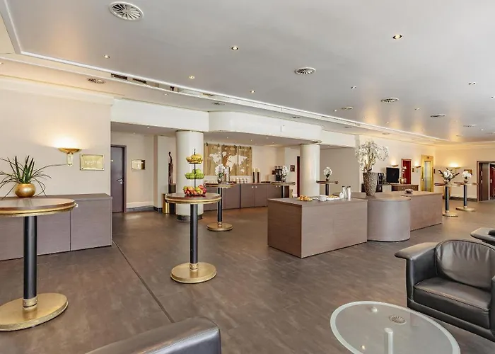 Plaza Premium Hotel 4*