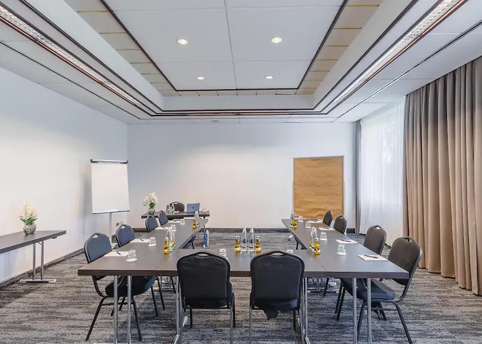 Hotel Plaza Premium 4*