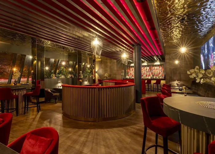 Plaza Premium Hotel 4*