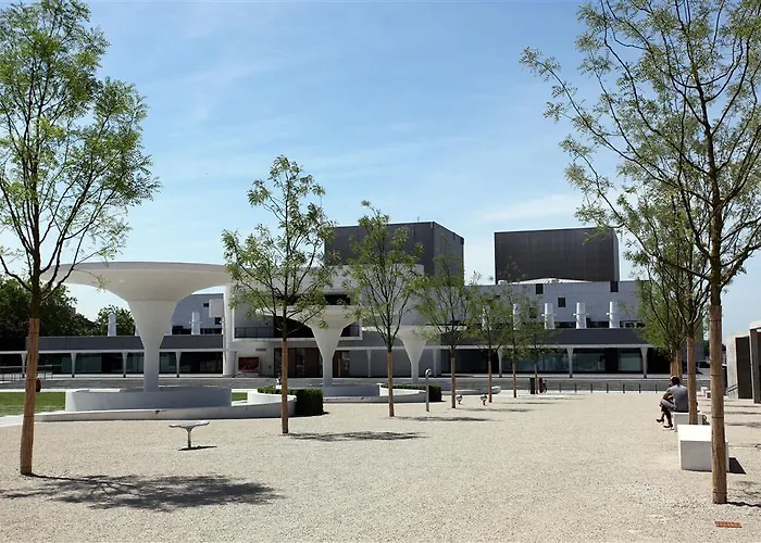 Plaza Premium Hotel 4*